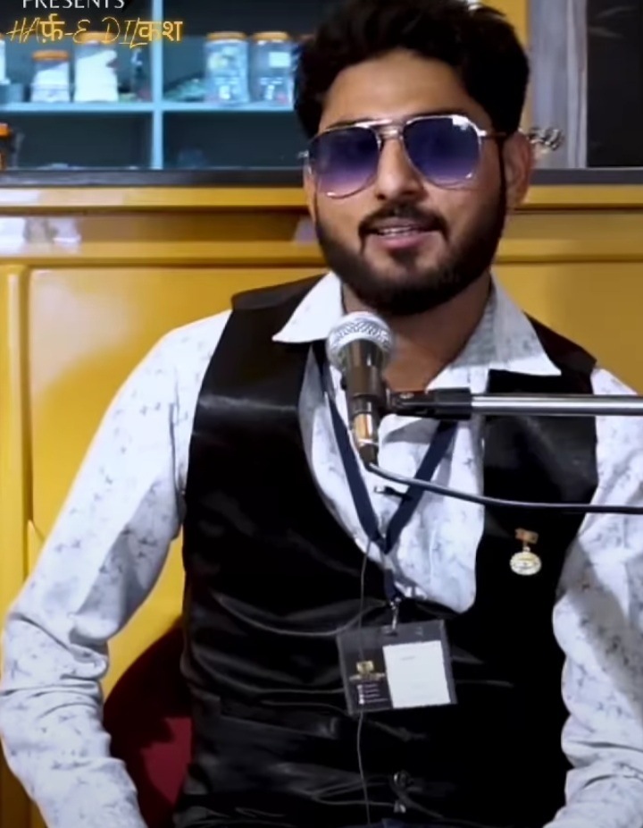 माँ 
मेरी माँ के गुनाहों को तू माफ कर देना
लड़खड़ाये कदम जब इनके तू मुझको लाठी कर देना
वक़्त की धूप कुछ बिगड़ न पाये इनका दामन में इतनी खुश्बू 
बिखेर देना
चाहे उसकी कीमत मेरी ज़िंदगी से काट लेना।