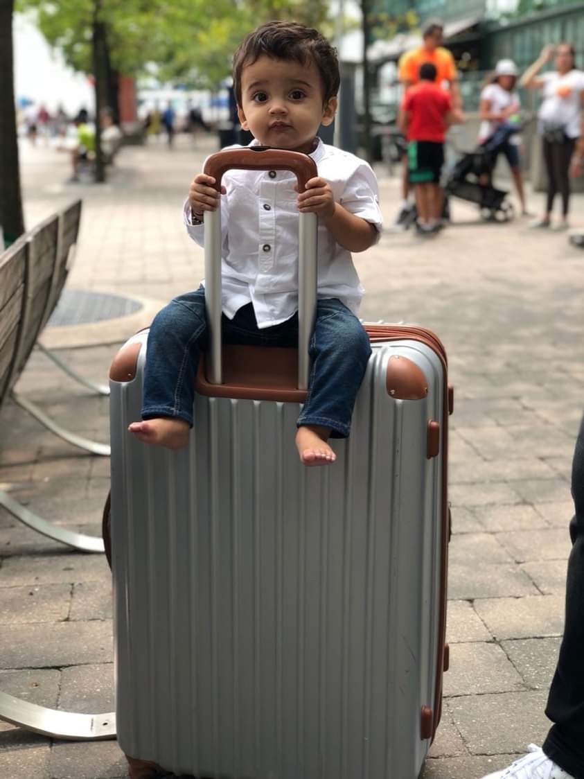 "नहीं मैं अकेला"